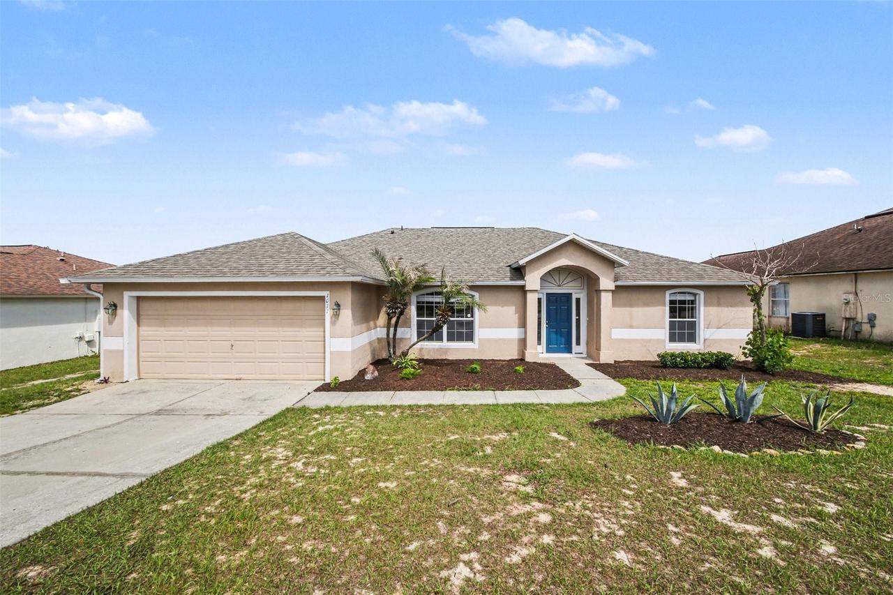1011 Bluegrass Dr., Groveland, FL 34736