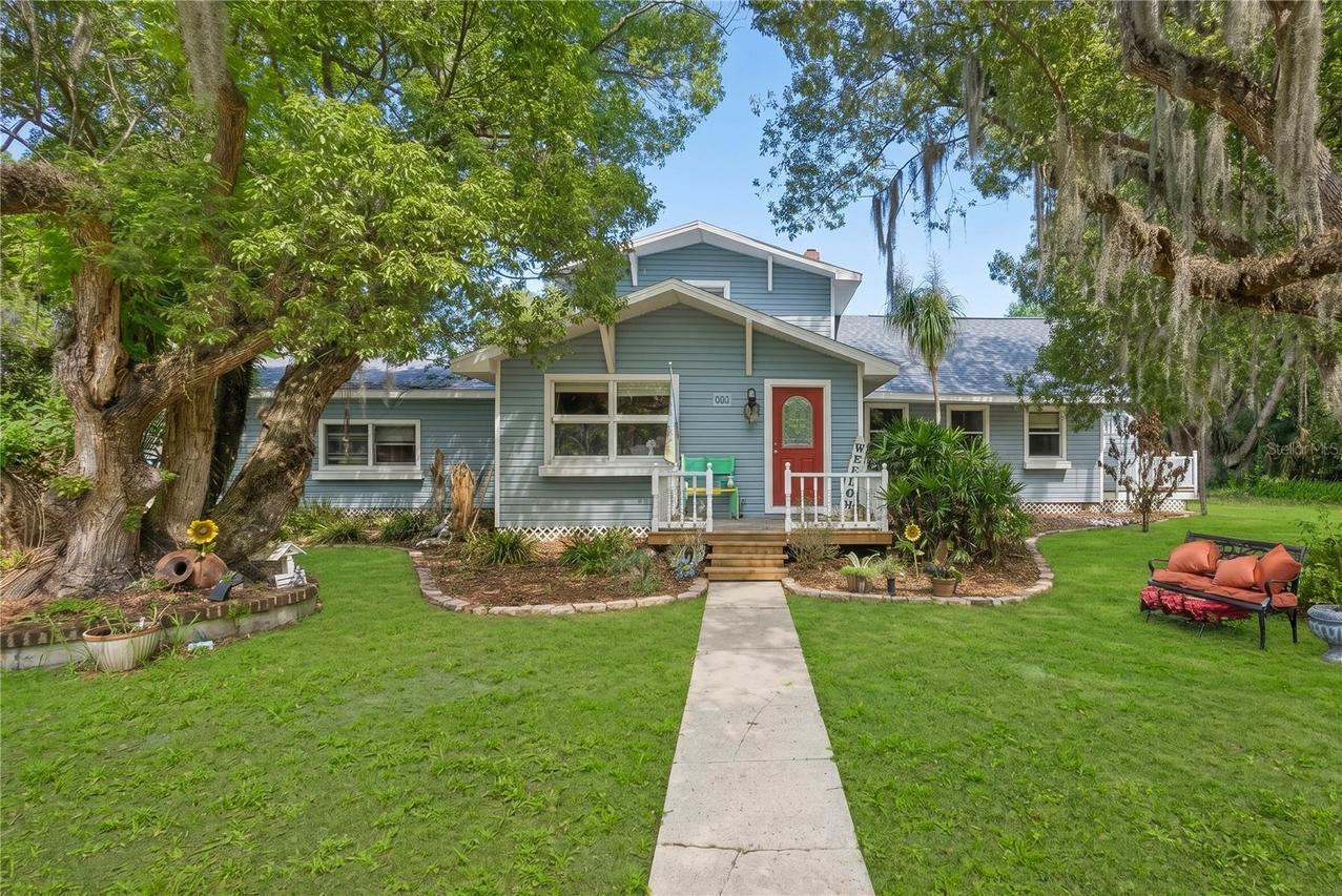 1048 N Grandview St., Mount Dora, FL 32757