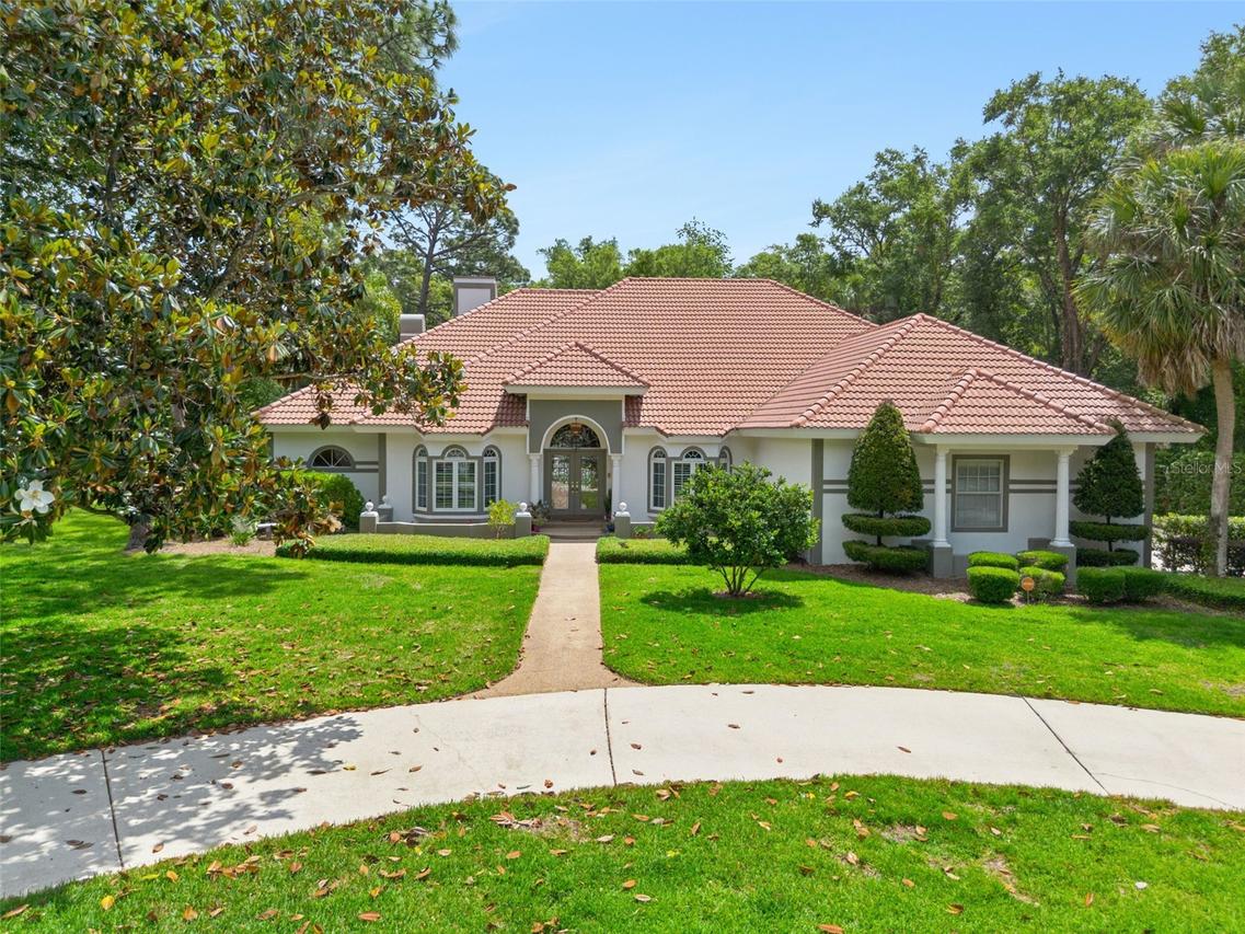 628 E Club Cir., Longwood, FL 32779