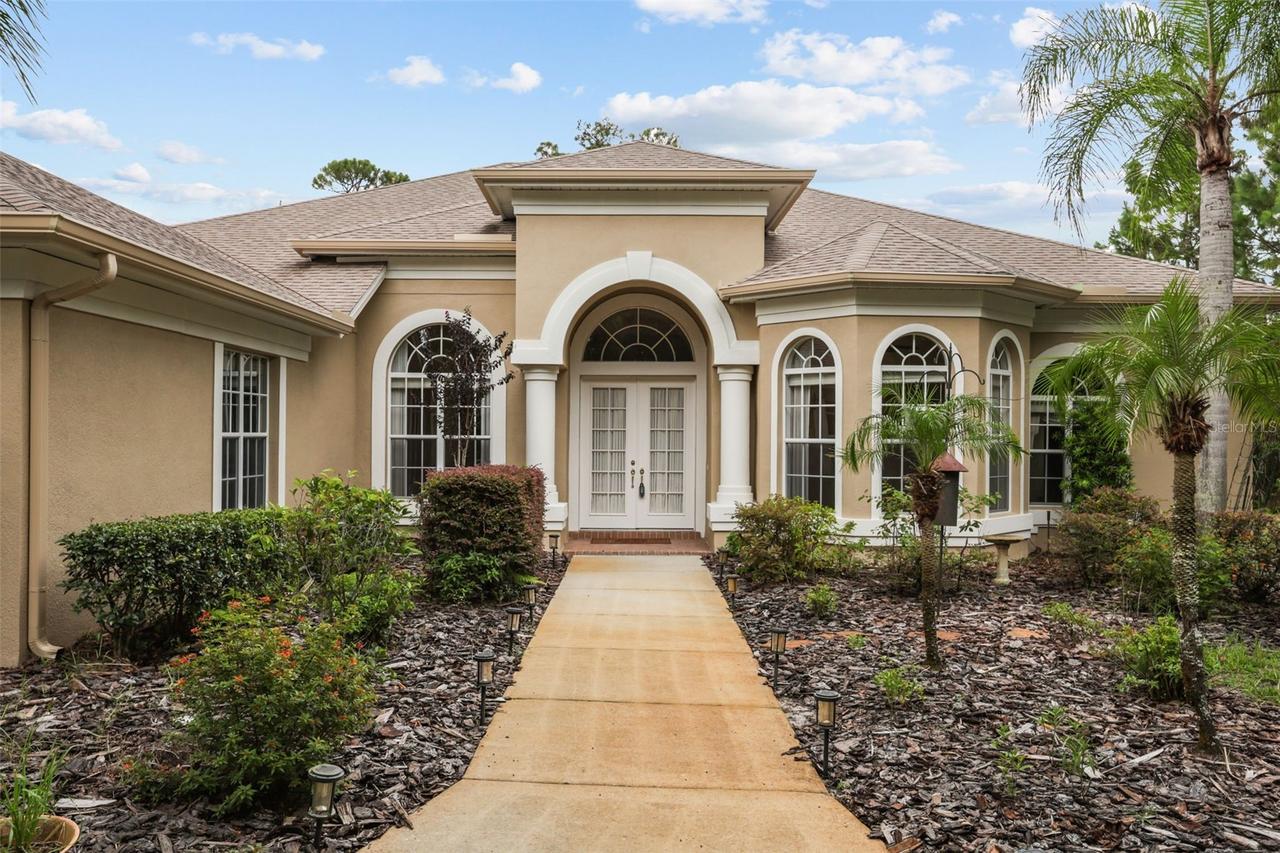 420 Valley Stream Dr., Geneva, FL 32732