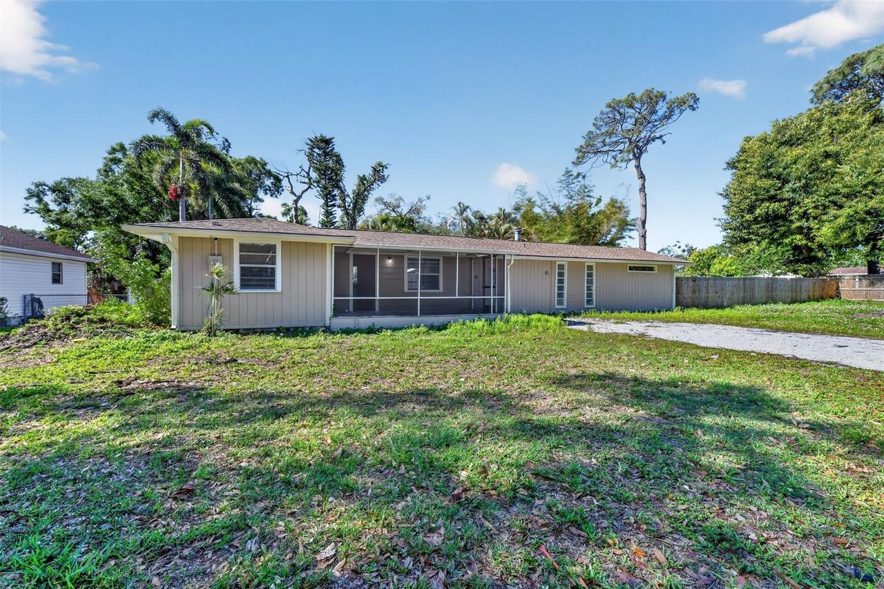 1150 52nd St., Sarasota, FL 34234