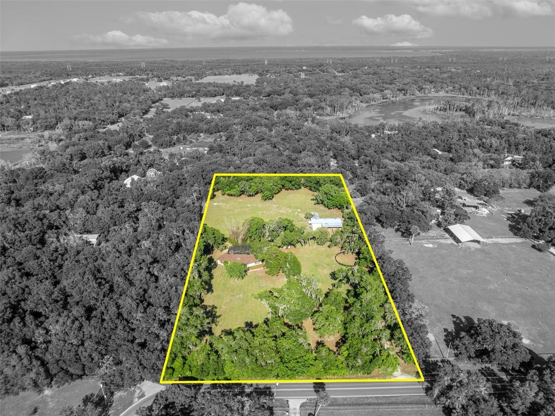 495 1st St., Geneva, FL 32732