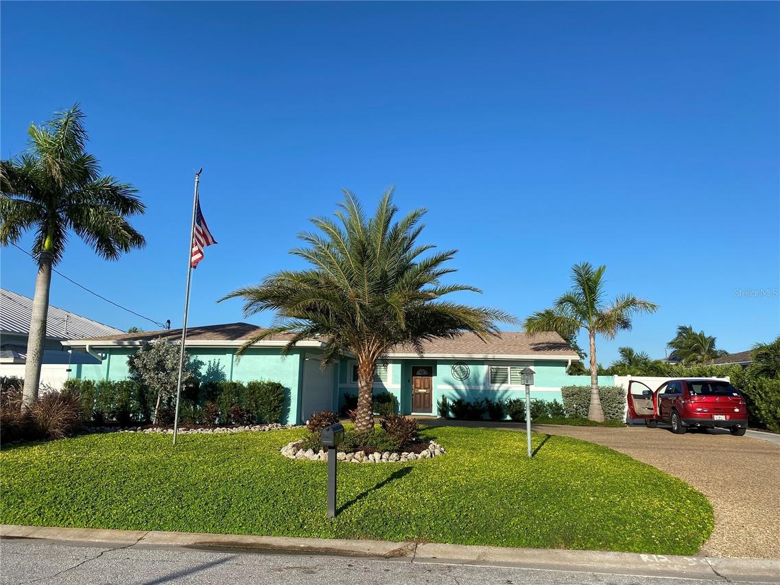 3708 Royal Palm Dr., Bradenton, FL 34210