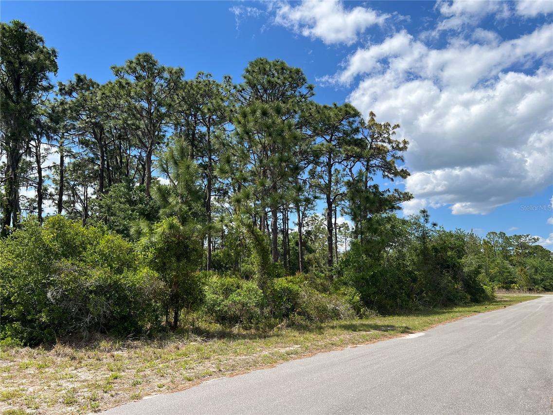 901 Azalea Dr., Indian Lake Estates, FL 33855