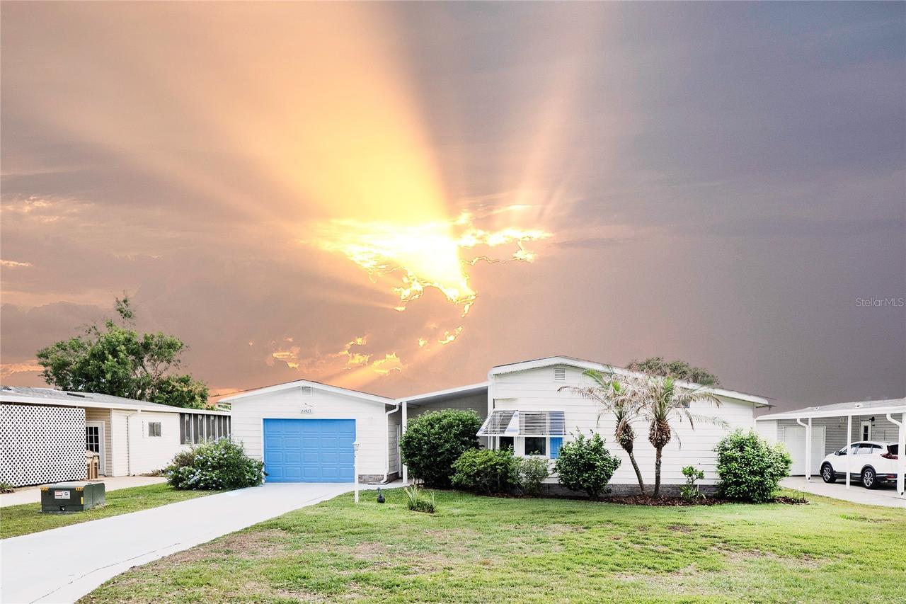 24927 Pine Hill, Leesburg, FL 34748