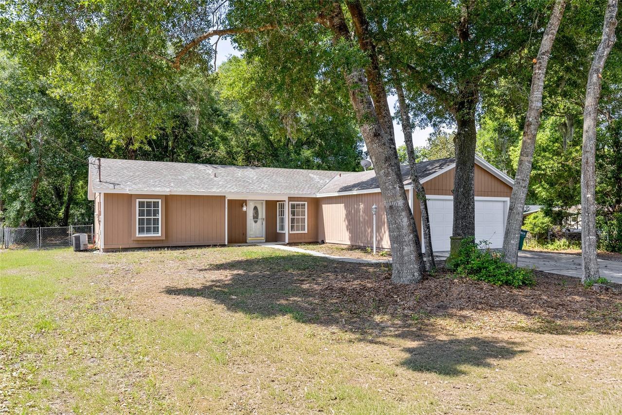45 Lake Dr., Debary, FL 32713