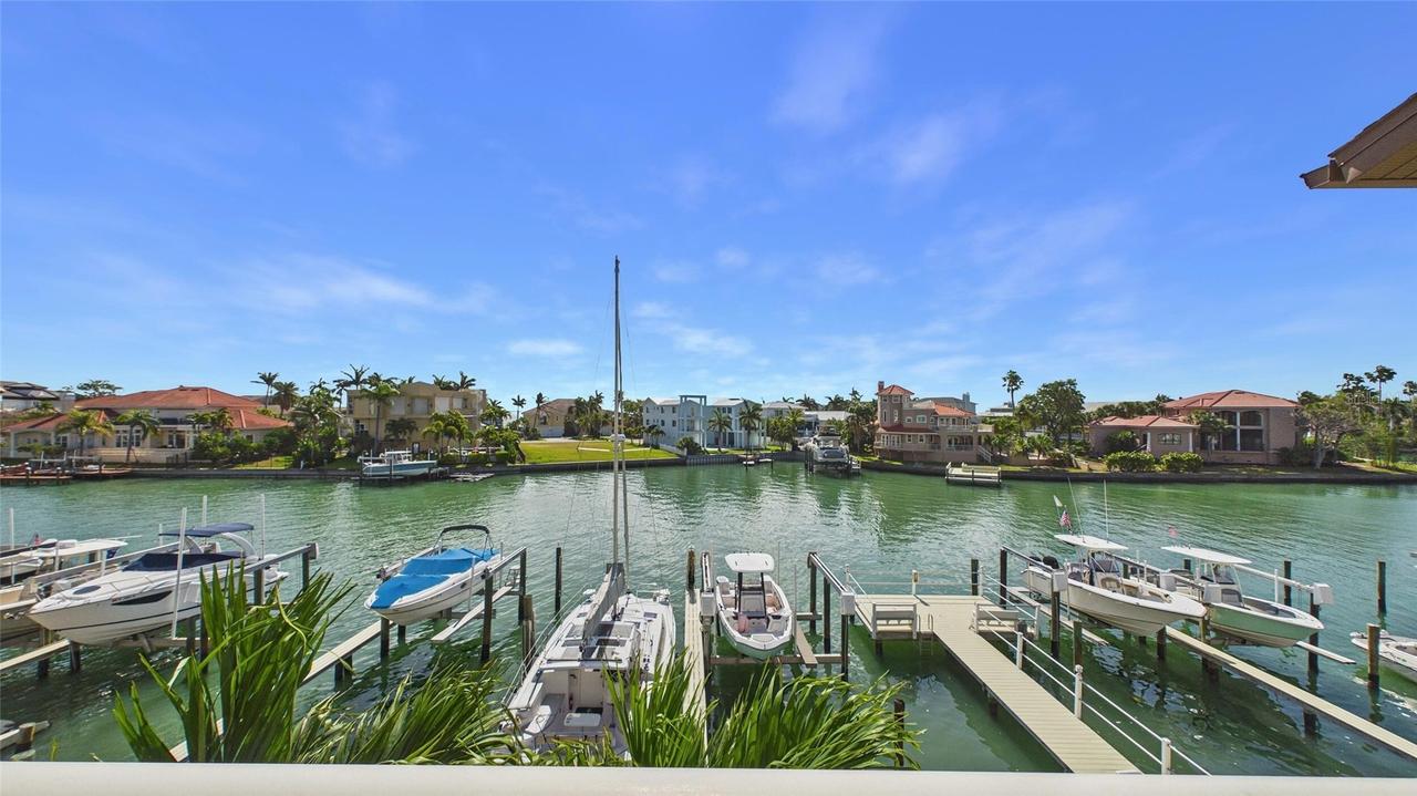 323 Madeira Cir., St Petersburg, FL 33715