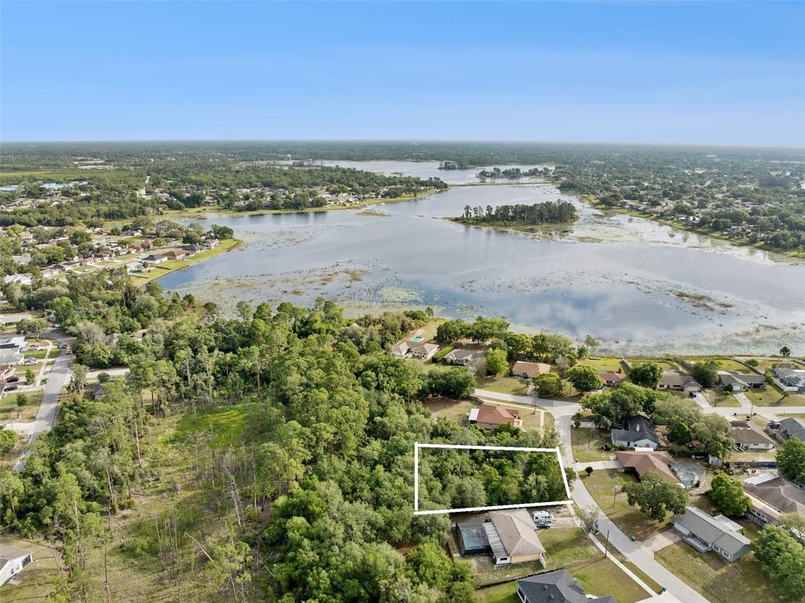 1672 Gregory Dr., Deltona, FL 32738