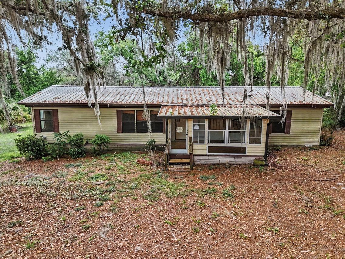 18007 SE 90th St., Ocklawaha, FL 32179