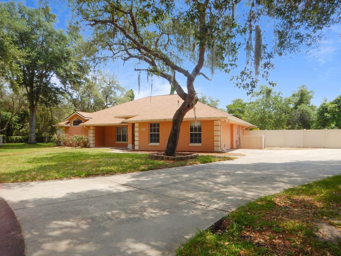 32905 Indian Woods Dr., Leesburg, FL 34788