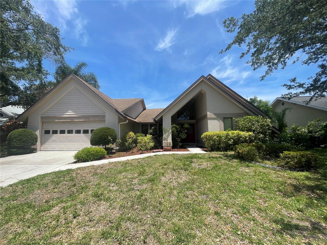 4696 Long Lake Dr., Sarasota, FL 34233