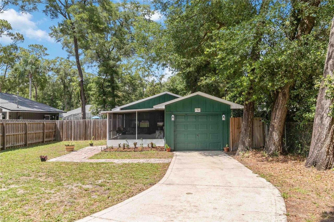 25805 Vero St., Sorrento, FL 32776