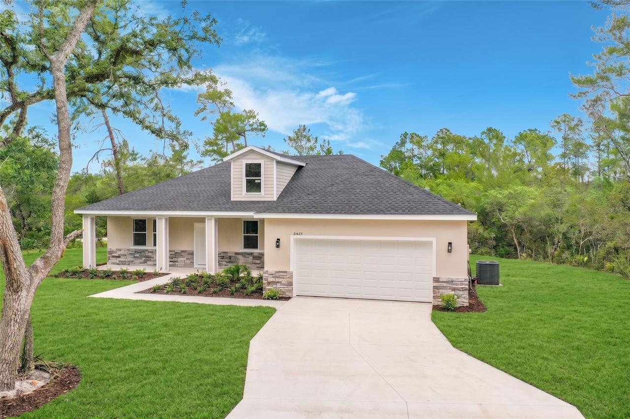 31825 Nutmeg Ave., Eustis, FL 32736