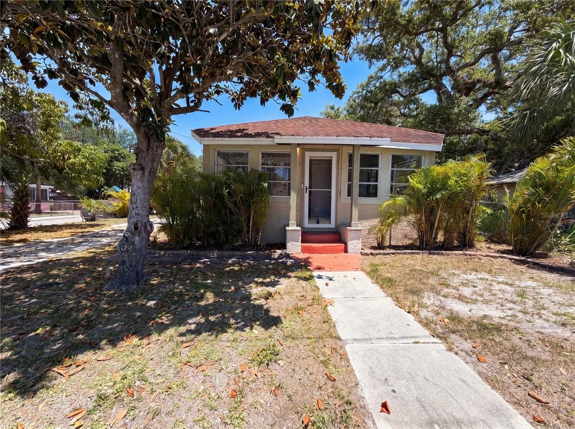 2228 N Orange Ave., Sarasota, FL 34234