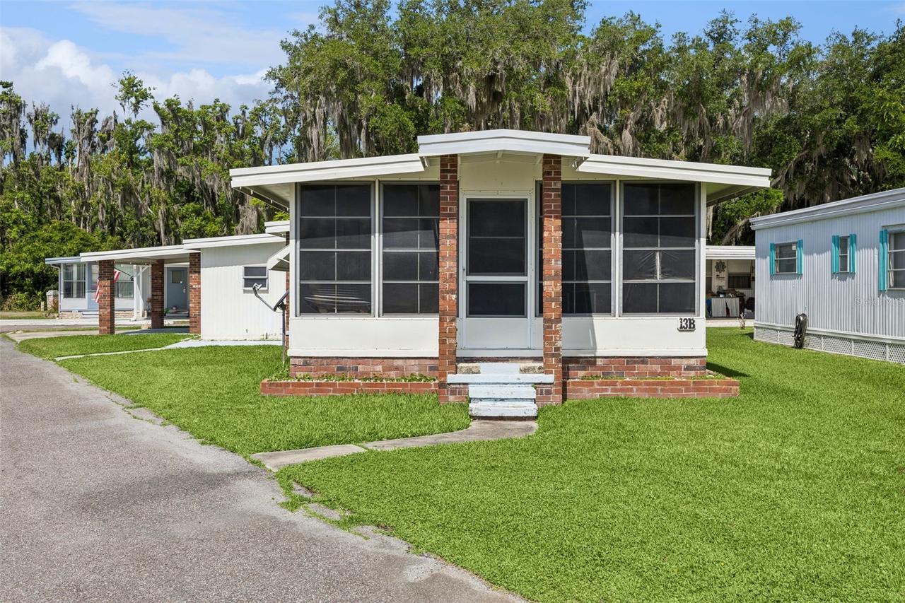 13 Cocos Plumosa Dr. #B, Eustis, FL 32726