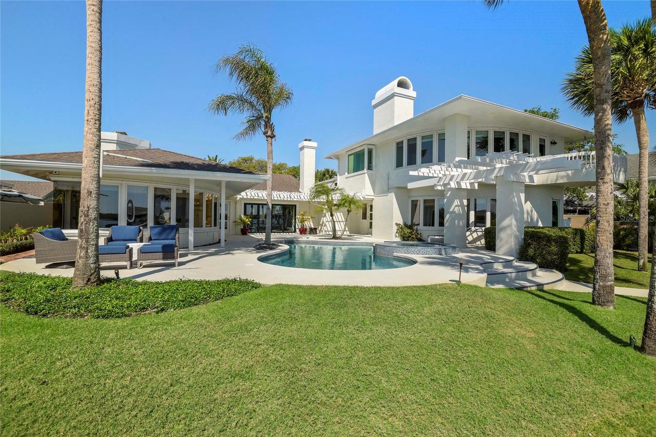 1215 Commodore Dr., New Smyrna Beach, FL 32168