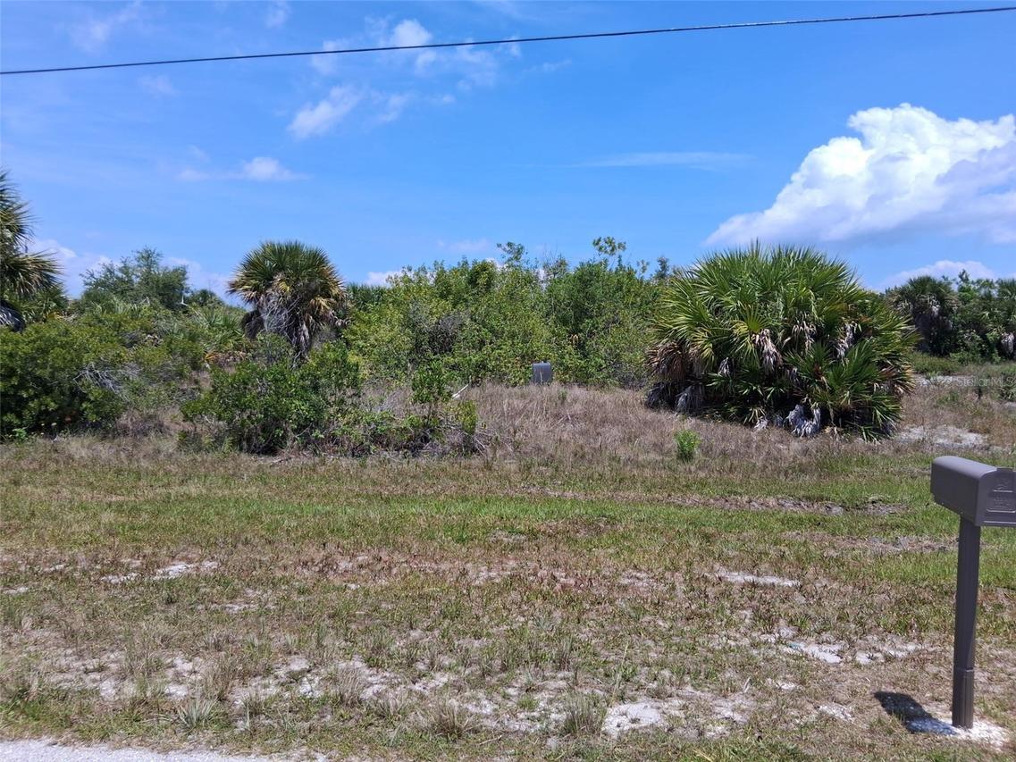 10166 Kingsville Dr., Port Charlotte, FL 33981