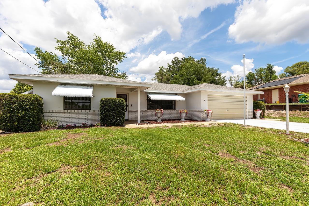 742 Armadillo Dr., Deltona, FL 32725