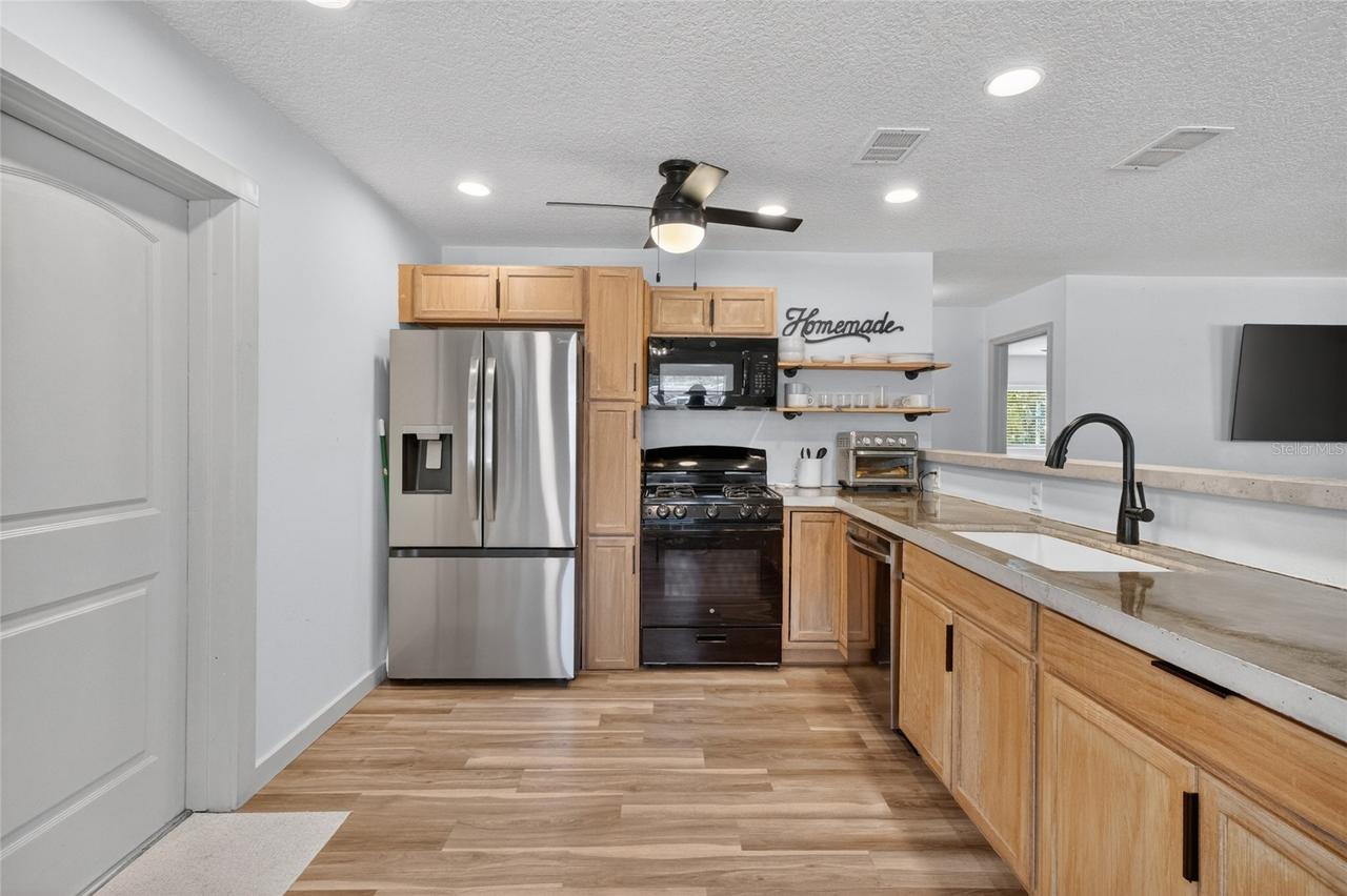 529 E Gottsche Ave., Eustis, FL 32726