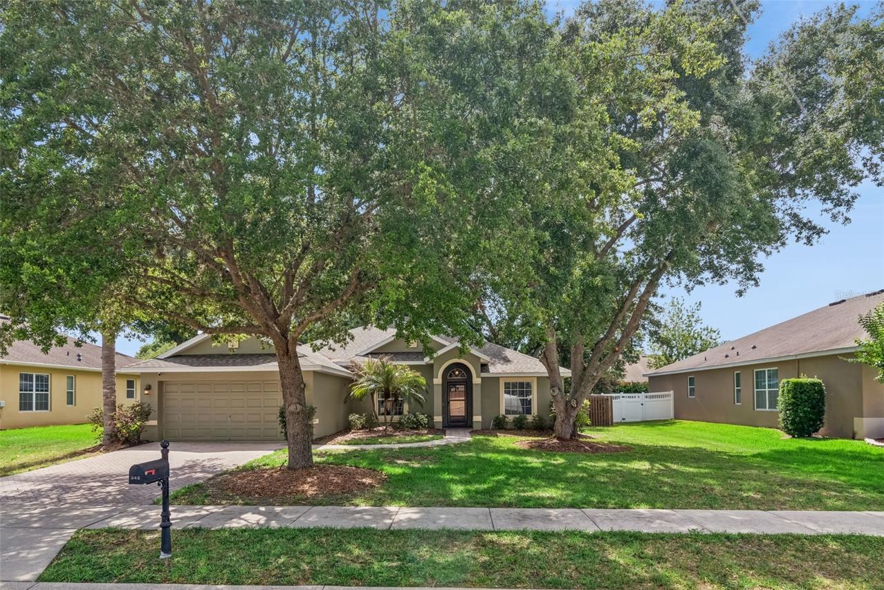 242 Blue Water St., Eustis, FL 32736