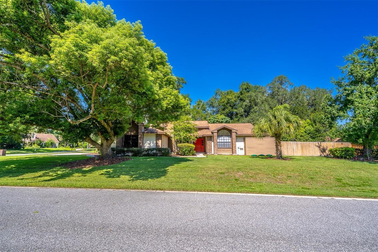 935 Pine Shadow Dr., Apopka, FL 32712
