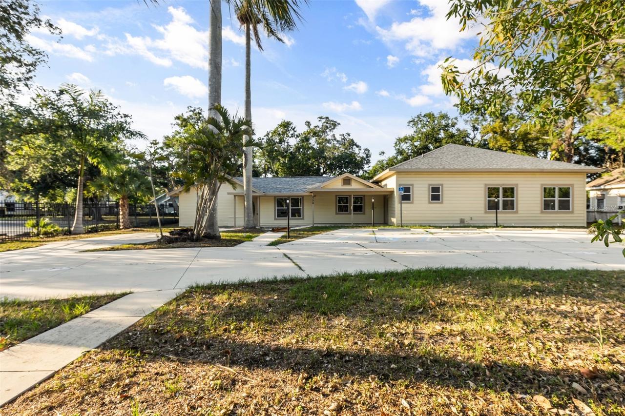 2726 6th Ave., Bradenton, FL 34205