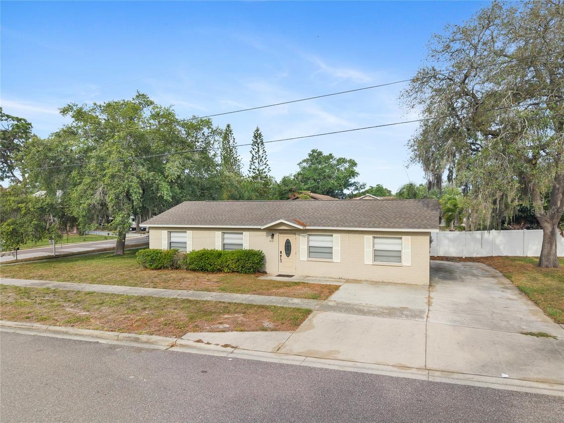 1221 E Court St., Tarpon Springs, FL 34689