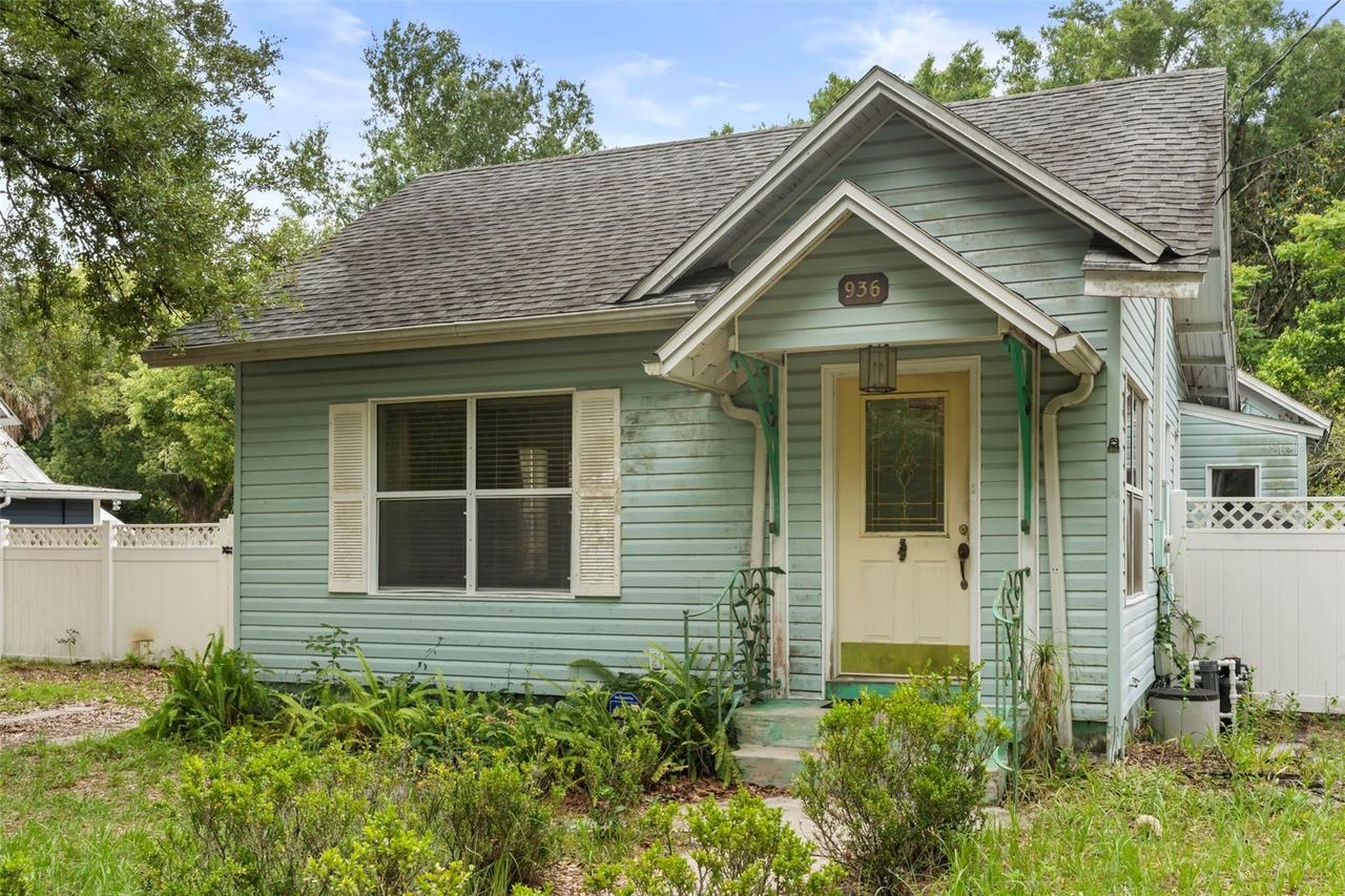 936 E 5th Ave., Mount Dora, FL 32757