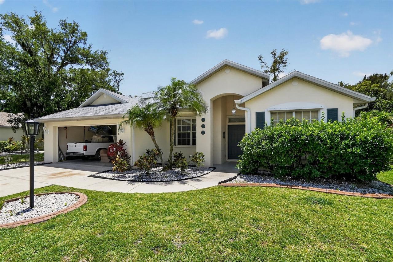 11226 Primrose Cir., Bradenton, FL 34202