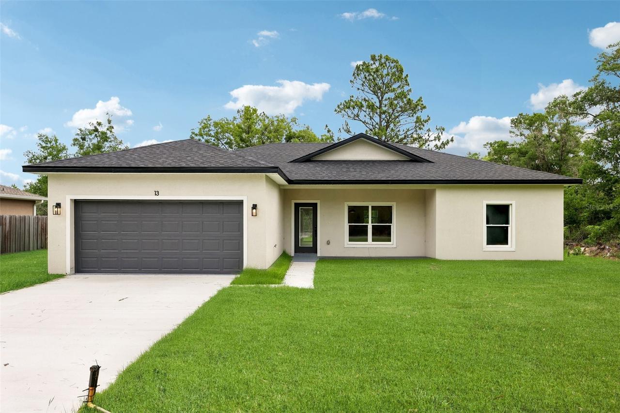 13 Malauka Radial Dr., Ocklawaha, FL 32179