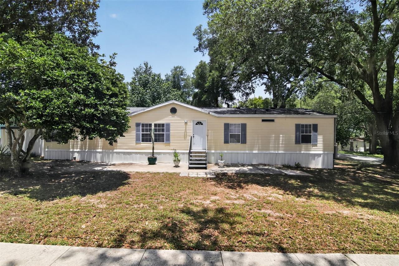 102 Third St., Lady Lake, FL 32159