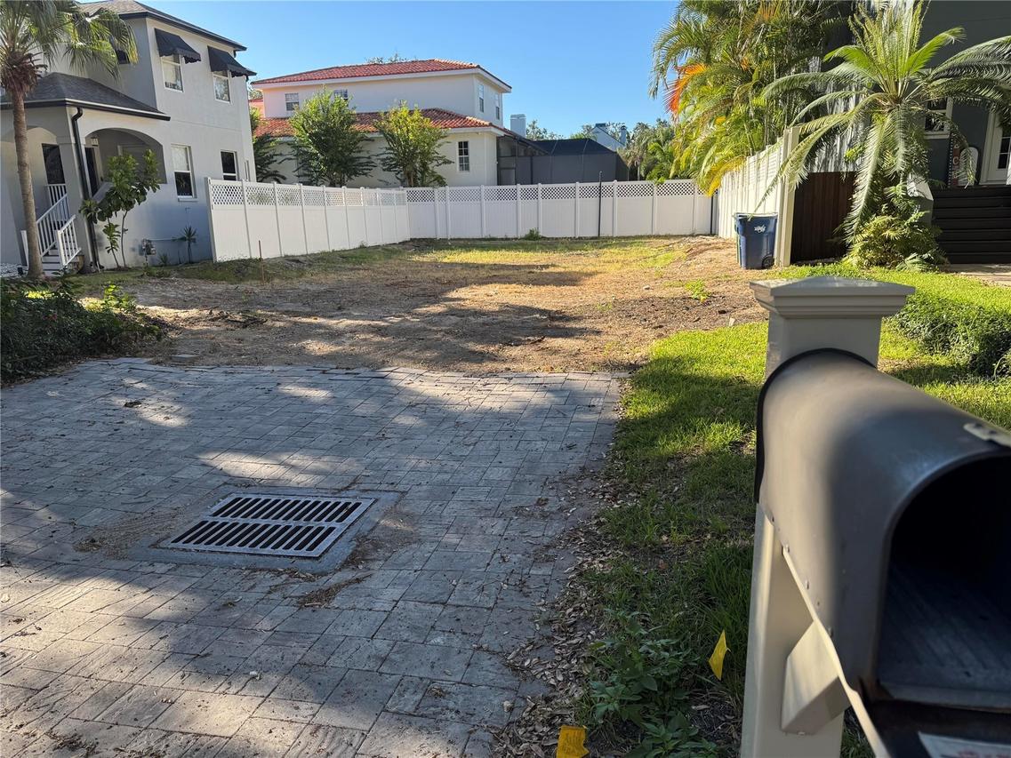 2705 W Bay Ave., Tampa, FL 33611