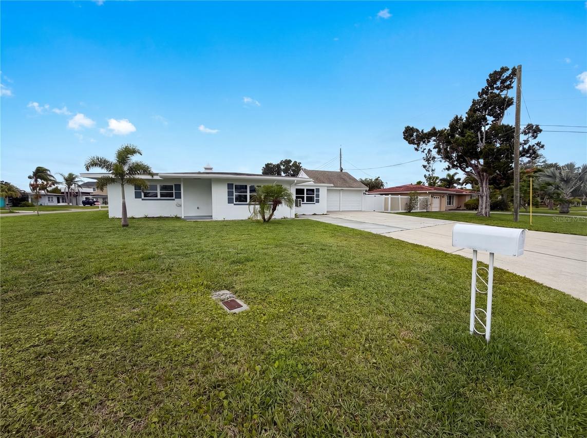 567 Baywood Dr., Dunedin, FL 34698