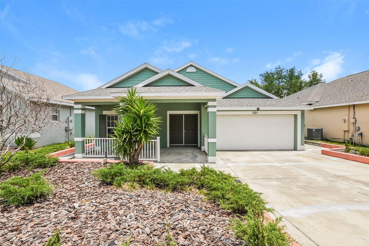 1221 Longville Cir., Tavares, FL 32778