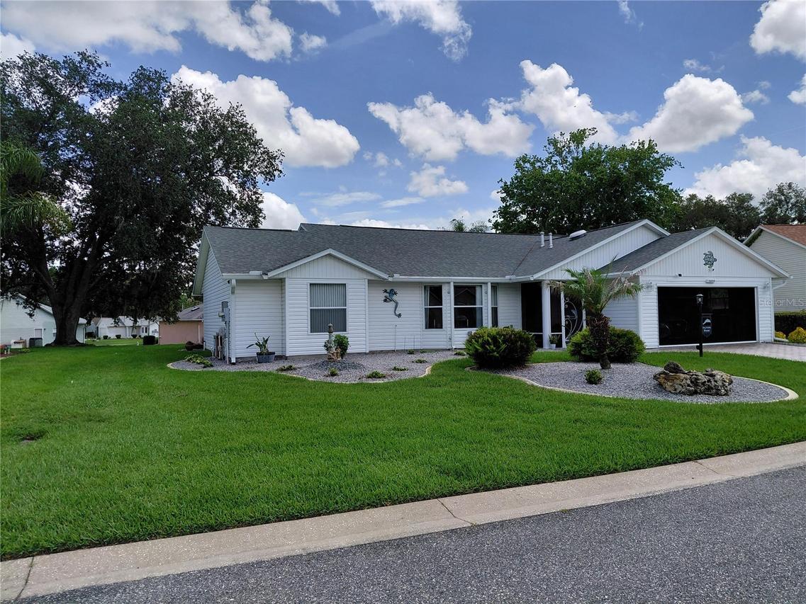 26010 Newcombe Cir., Leesburg, FL 34748