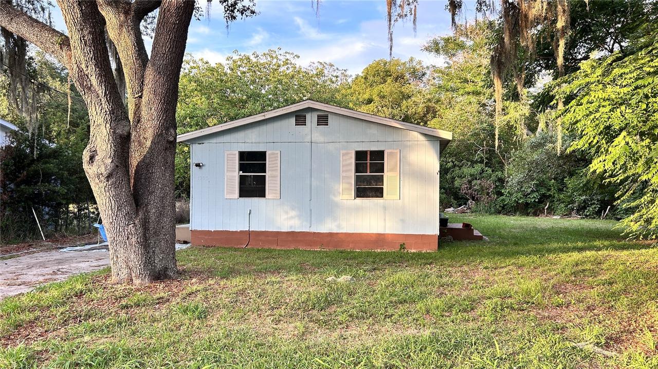 1203 Parkwood Ave., Groveland, FL 34736