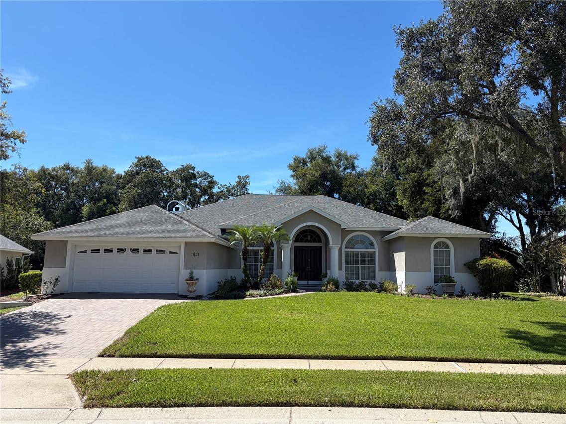 1521 Edgewater Dr., Mount Dora, FL 32757