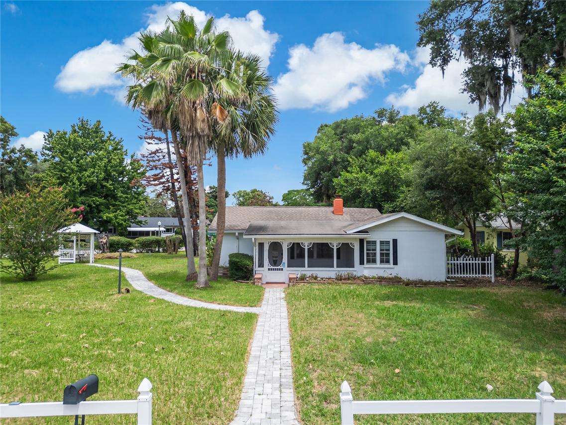 1635 Gertrude Pl., Mount Dora, FL 32757