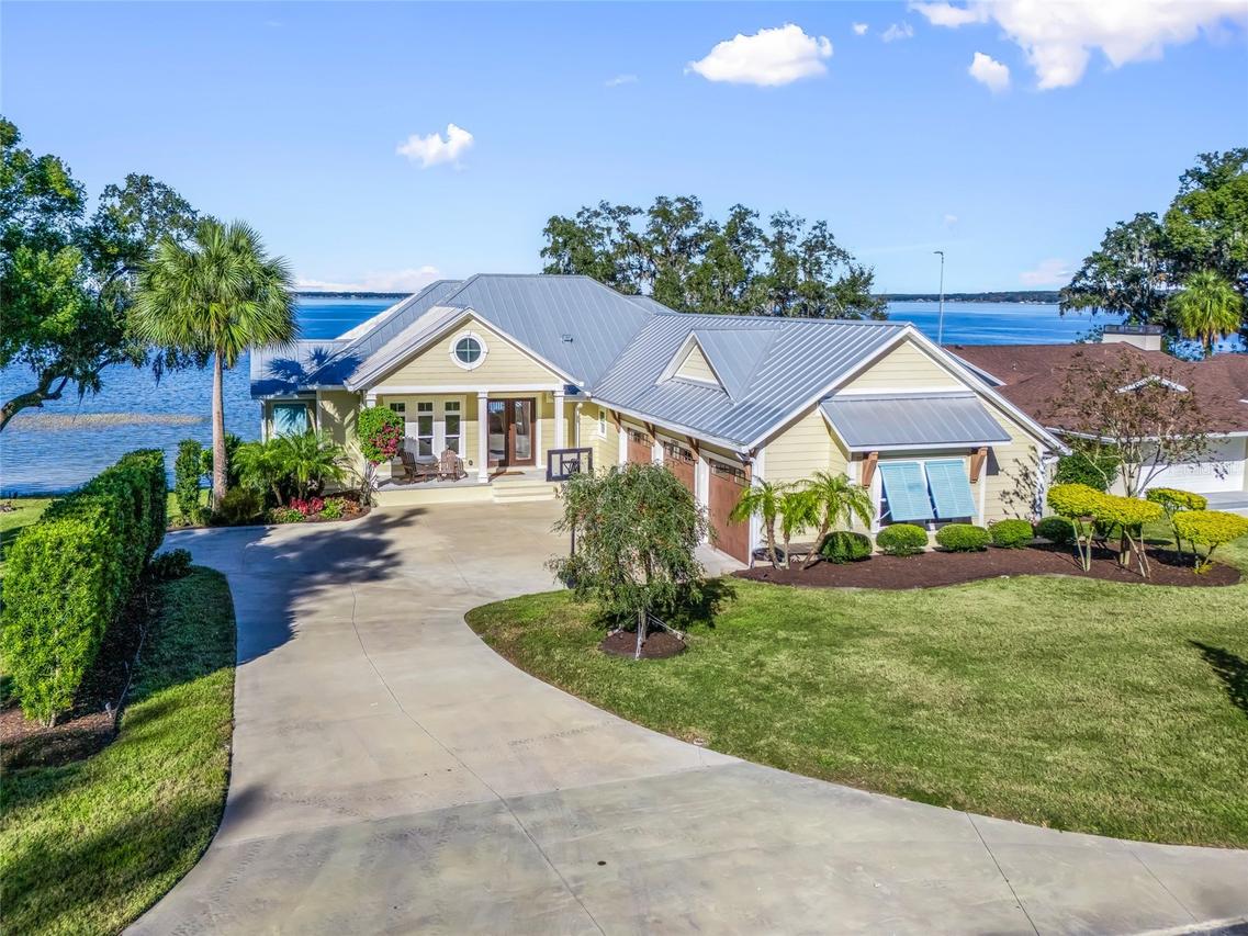 12943 SE Sunset Harbor Rd., Weirsdale, FL 32195