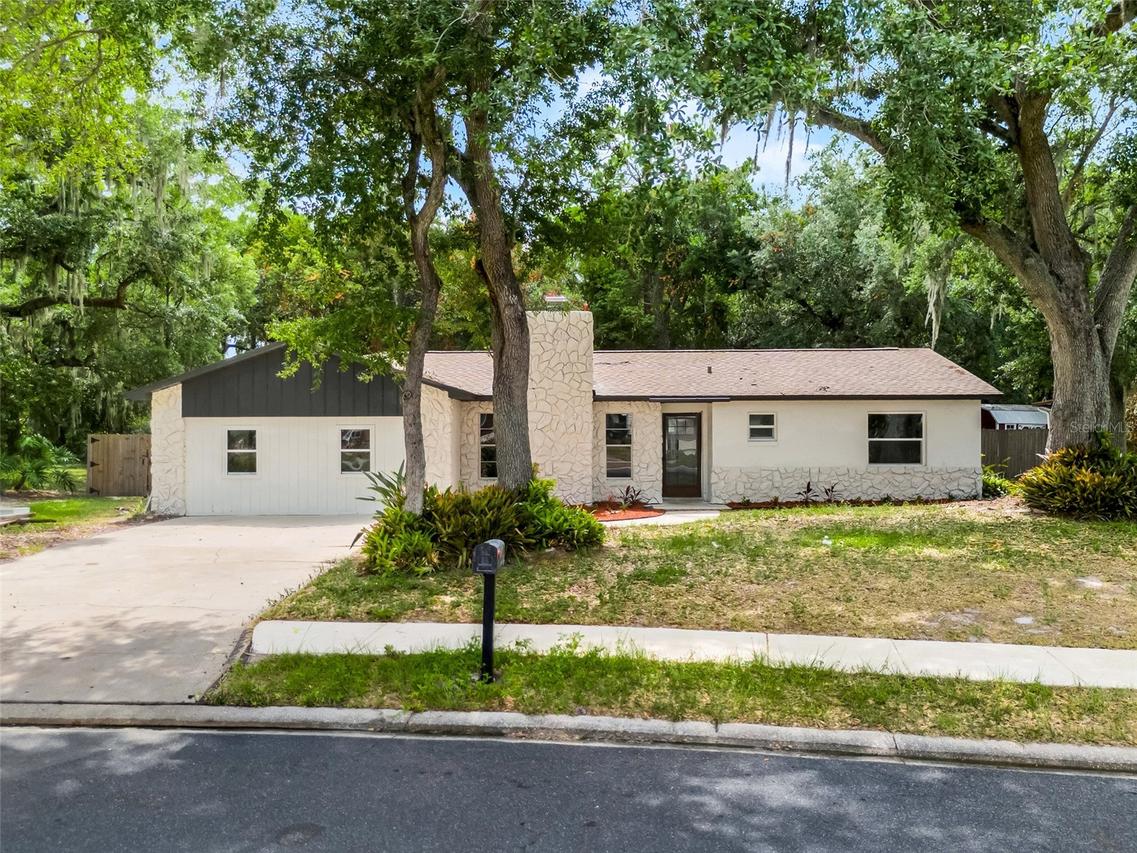 2418 Brookside Ave., Kissimmee, FL 34744