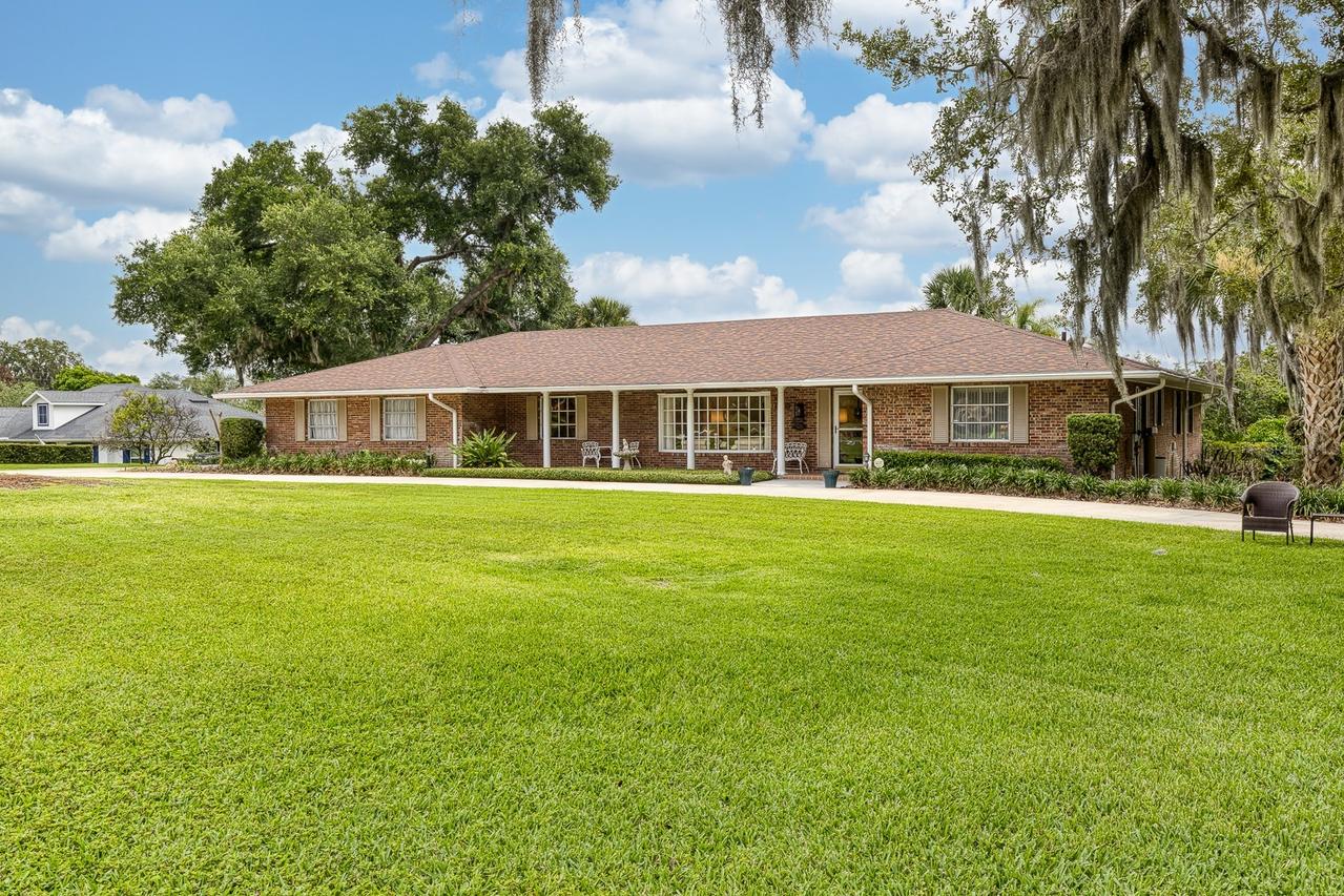 900 N Citrus Ave., Howey In The Hills, FL 34737