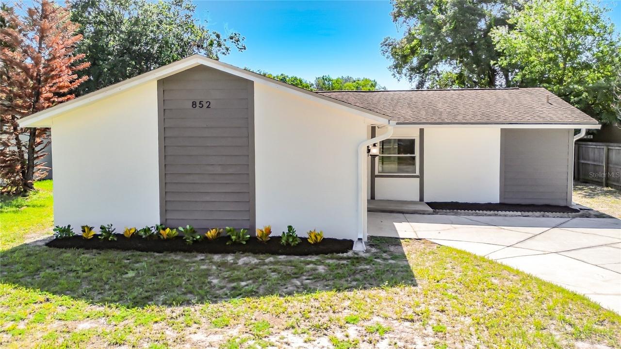 852 Cinnamon Dr., Winter Haven, FL 33880
