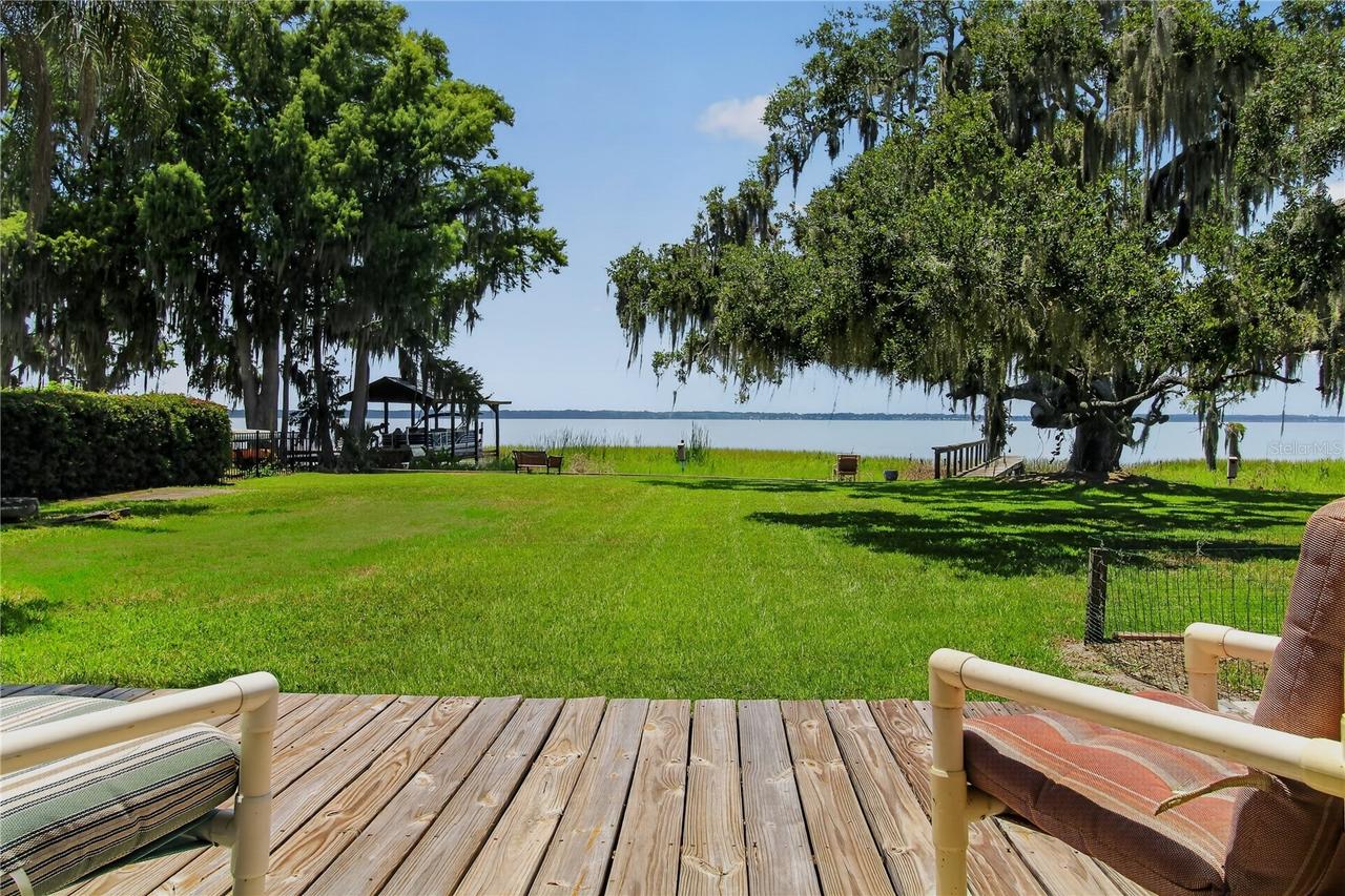 32805 Lake Eustis Dr., Tavares, FL 32778