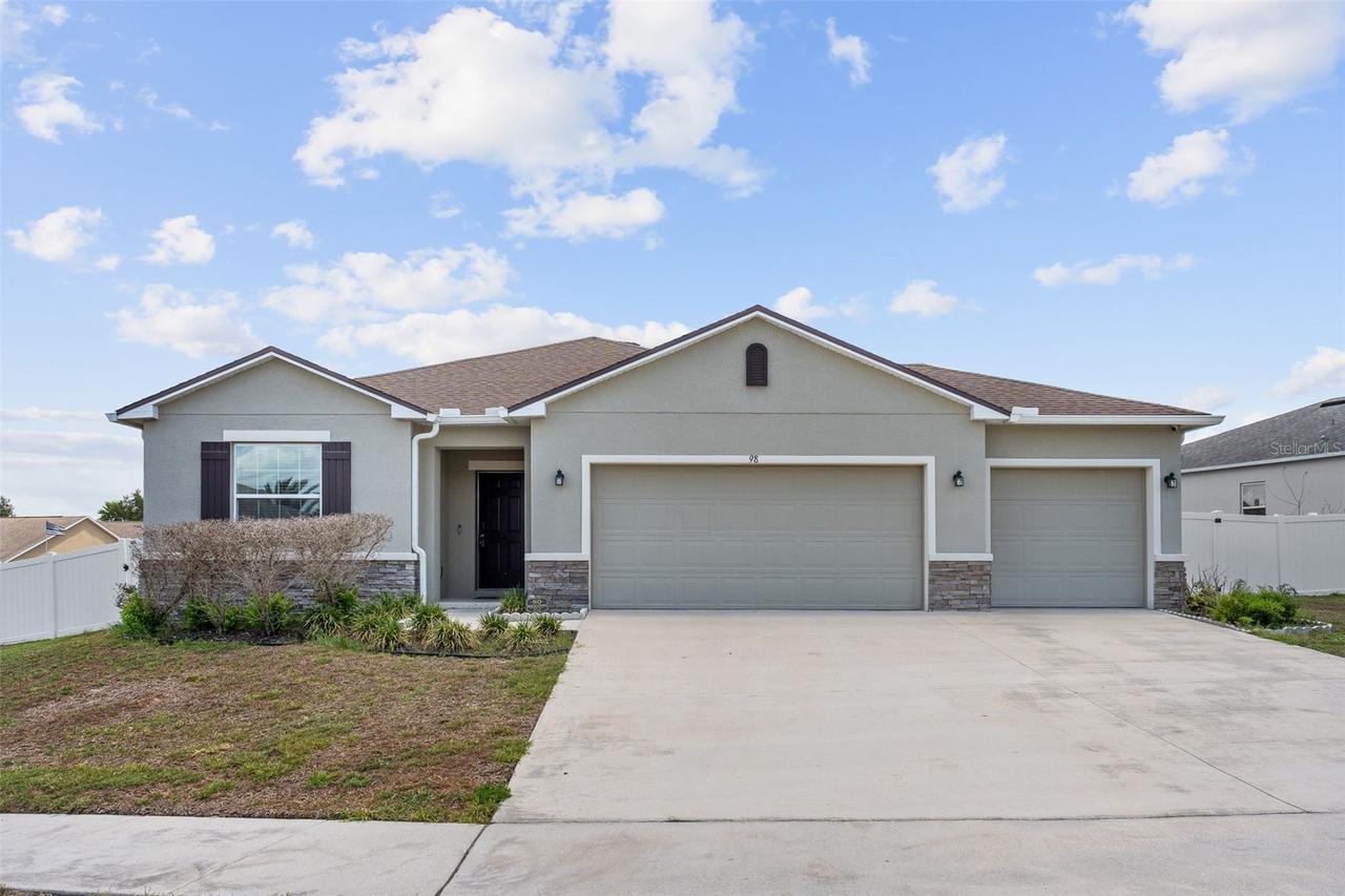 98 Prairie Falcon Dr., Groveland, FL 34736