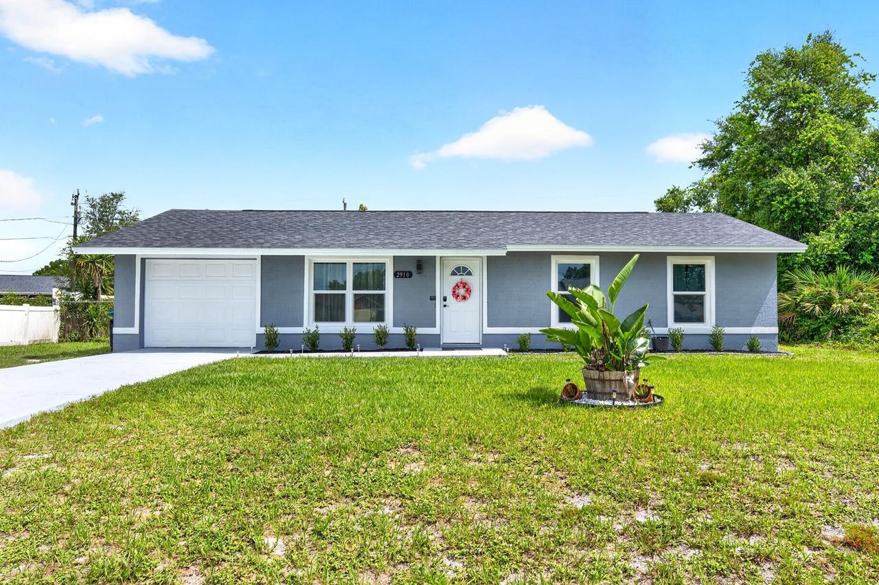 2910 Flynn St., Deltona, FL 32738