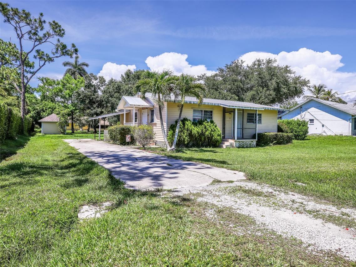 5211 Maple Ln., Naples, FL 34113