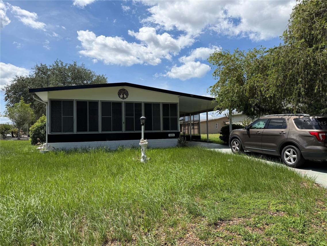 925 Beechwood Ave., Lady Lake, FL 32159