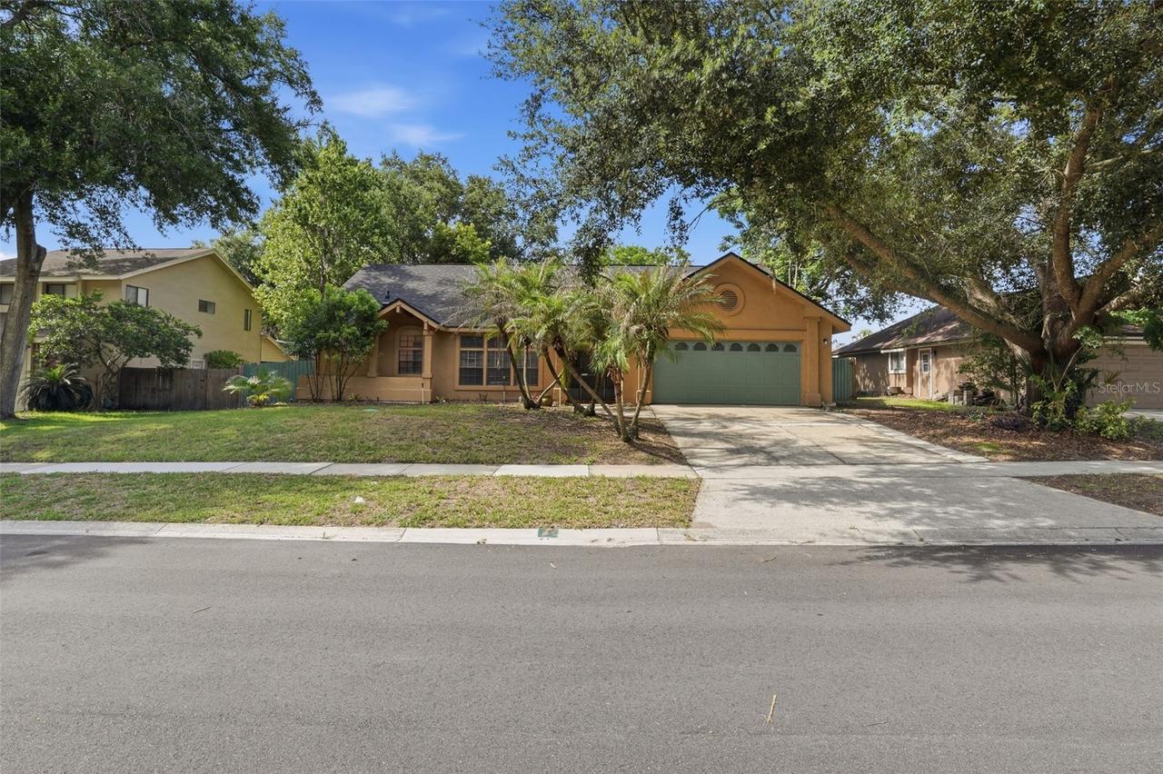 733 Swaying Palm Dr., Apopka, FL 32712