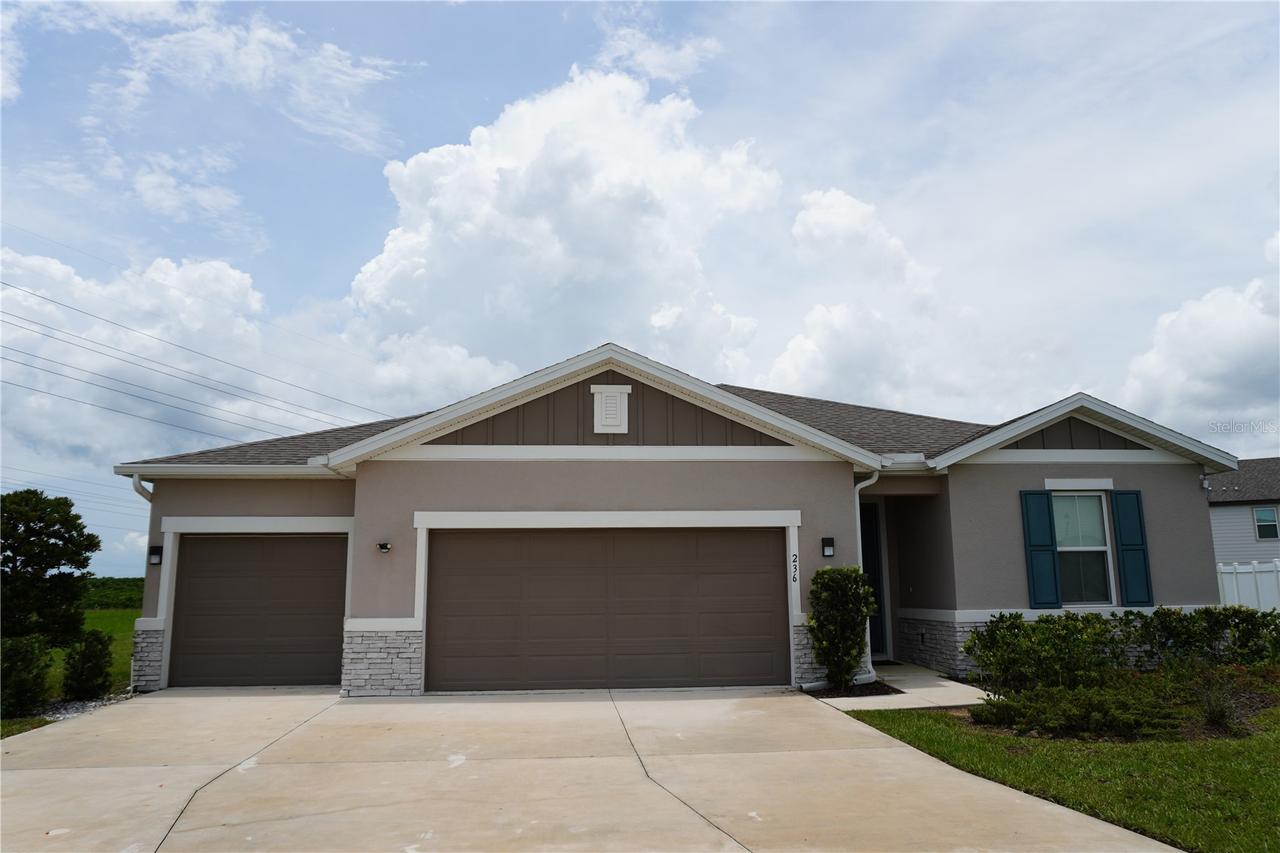 236 Hillcrest Dr., Dundee, FL 33838