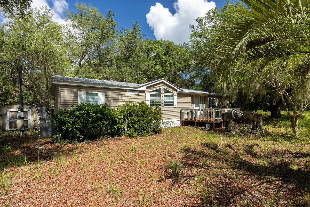 819 Lenore Ave., Interlachen, FL 32148